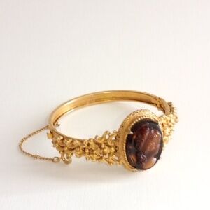 Vtg 70s FLORENZA Cameo Articulated Goldtone Clamper Bangle Bracelet Jewelry